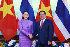 El primer ministro vietnamita, Pham Minh Chinh, y su homóloga tailandesa, Paetongtarn Shinawatra. (Fuente: VNA)