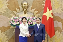 El presidente de la Asamblea Nacional de Vietnam, Tran Thanh Man, recibió a la diputada del Partido Liberal Democrático de Japón y titular de la Alianza Parlamentaria de Amistad Japón - Vietnam, Obuchi Yuko. (Fuente: VNA)