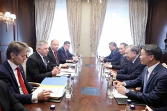 Panorama del encuentro entre el secretario general del Partido Comunista de Vietnam, To Lam, y el primer ministro de Eslovaquia, Robert Fico. (Fuente: VNA)