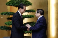 El primer ministro de Vietnam, Pham Minh Chinh, recibe al embajador de China en Vietnam, He Wei. (Fuente: VNA)