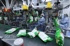 Empaquetado de arroz para exportación en la fábrica de Vinh Phat, en el barrio de Binh Duc, provincia de An Giang. (Foto: VNA)