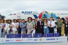 En la tarde del 17 de marzo de 2025, el vuelo número ZF2577 de la aerolínea Azu Air LLC aterrizó en el Aeropuerto Internacional de Cam Ranh, provincia de Khanh Hoa, con 231 turistas rusos. (Fuente: VNA)