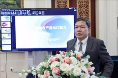 El consejero comercial de Vietnam en China, Nong Duc Lai, habla en el evento. (Fuente: VNA)