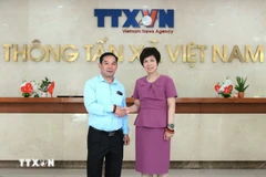 La directora general de la Agencia Vietnamita de Noticias (VNA), Vu Viet Trang, recibió a Vansay Tavinyan, subjefe de la Comisión de Propaganda y Educación del Partido Popular Revolucionario de Laos y editor en jefe del diario Pasaxon, (Fuente: VNA)