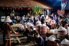 Mercado de sombreros cónicos en Hanoi preserva tradición