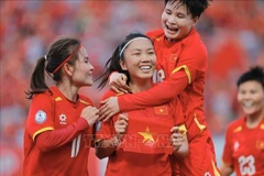 Jugadoras vietnamitas celebran el segundo gol de la capital Huynh Nhu. (Foto: VNA)