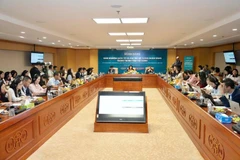 Vietnam acelera establecimiento de centro financiero internacional 
