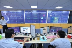 Vietnam se centra en invertir en el desarrollo de infraestructura de transformación digital, aplicando firmemente y siendo pionera en tecnologías digitales y datos digitales en todos los campos. (Fuente: VNA)