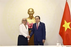 El presidente de la Asamblea Nacional de Vietnam, Tran Thanh Man, recibió a Caroline St-Hilaire, directora general de la Organización Internacional de la Francofonía. (Fuente: VNA)