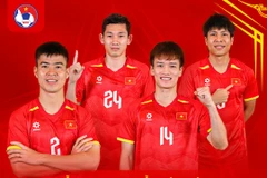 Los futbolistas vietnamitas Do Duy Manh, Nguyen Hoang Duc, Nguyen Hai Long y Nguyen Van Vi seleccionados al equipo de estrellas del Sudeste Asiático. (Fuente: VFF)