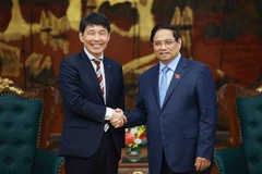 El primer ministro vietnamita, Pham Minh Chinh, recibe a Yamamoto Ichita, gobernador de la prefectura japonesa de Gunma. (Fuente: VNA)