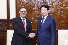 El presidente Luong Cuong, recibió al saliente embajador de Australia en Vietnam, Andrew Goledzinowski. (Fuente: VNA)