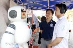 Experimentan el robot Anbi en el Festival de Innovación de la Era Digital. (Foto: VNA)