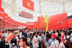 Cientos de miles de personas visitaron el Centro de Exposiciones de Vietnam, en Hanoi. (Fuente: VNA)