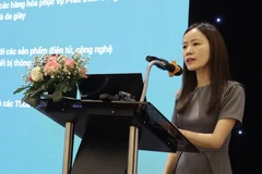 Le Thi Mai Anh, representante del Ministerio de Industria y Comercio, habla en el evento. (Fuente: VNA)