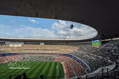 Las gradas y el terreno de juego del Estadio Azteca (México). (Fuente: VNA)