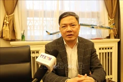 El consejero comercial de Vietnam en China, Nong Duc Lai, en la entrevista. (Fuente: VNA)