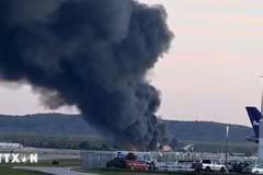 Se eleva humo en el lugar del accidente (Foto: Getty Images/VNA)