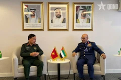 El coronel general Hoang Xuan Chien, viceministro de Defensa, se reunió con el teniente general Ibrahim Nasser Al-Alawi, viceministro de Defensa de los Emiratos Árabes Unidos. (Fuente: qdnd.vn)