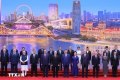 El secretario general del Partido Comunista y presidente de China, Xi Jinping, el primer ministro vietnamita, Pham Minh Chinh, y delegados en la Cumbre de la Organización de Cooperación de Shanghái (OCS) 2025 toman una foto de recuerdo. (Fuente: VNA)