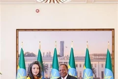 La embajadora de Vietnam en Tanzania, concurrente en Addis Abeba, Vu Thanh Huyen, y el presidente de Etiopía, Taye Atske Selassie. (Fuente: VNA)