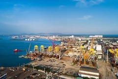 Bases de torres de energía eólica marina en construcción en el Centro de Industria, Energía y Logistica Técnica PTSC en Vung Tau. (Fuente: petrovietnam.petrotimes.vn)