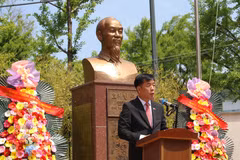 El embajador de Vietnam en Corea del Sur, Vu Ho, habla en el evento. (Fuente: VNA)