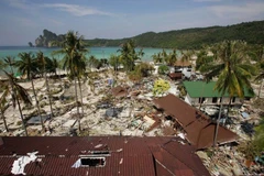 Devastación tras el tsunami de 2004 en la isla de Koh Phi Phi, Tailandia. (Foto: Getty Images)