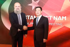 El ministro de Industria y Comercio de Vietnam, Nguyen Hong Dien, sostuvo conversaciones con el titular de Comercio de Pakistán, Jam Kamal Khan. (Fuente: VNA)