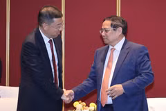 El primer ministro de Vietnam, Pham Minh Chinh, recibe al presidente del Banco de China (BOC), Ge Haijiao. (Fuente: VNA)