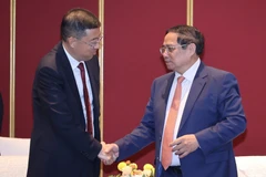 El primer ministro de Vietnam, Pham Minh Chinh, recibe al presidente del Banco de China (BOC), Ge Haijiao. (Fuente: VNA)