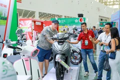 Pabellones en el espacio “Marca Nacional de Vietnam” atrajo la atención de muchas personas y turistas. (Fuente: VNA)