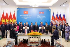En la firma de un Acuerdo de cooperación entre el Comité del Partido del Ministerio de Asuntos Exteriores de Vietnam y la Comisión de Asuntos Exteriores del Partido Popular de Camboya. (Fuente: VNA)