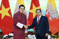 El primer ministro de Vietnam, Pham Minh Chinh, recibe al rey de Bután, Jigme Khesar Namgyel Wangchuck. (Fuente: VNA)
