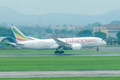 El vuelo ET0678 de Ethiopian Airlines aterrizó sin problemas en el Aeropuerto Internacional de Noi Bai. (Foto: NIA/qdnd.vn)