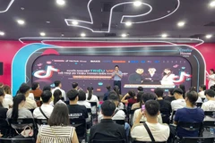 El proyecto comunitario “Alfabetización digital para todos– Aprendamos juntos sobre IA” ha atraído a cerca de ocho mil jóvenes de todo Vietnam. (Fuente: nhandan.vn)