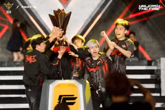 Miembros de equipo Secret WAG celebran el título de campeón. (Fuente: Comité Organizador)