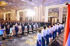 El primer ministro vietnamita, Le Minh Hung, líderes de los países y delegados en el Foro de Desarrollo de la ASEAN. (Fuente: VNA)