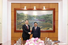 El miembro del Buró Político e integrante permanente del Secretariado del Comité Central del Partido Comunista de Vietnam, Tran Cam Tu, recibió a Tanaka Yu, vicepresidente del Presidium y jefe interino del Secretariado del Partido Comunista de Japón. (Fuente: VNA)