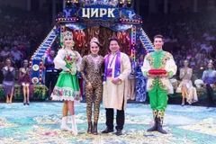 Otorgan la medalla de bronce a la artista Luu Thi Huong por su actuación. (Foto: LDXVN)