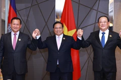 El primer ministro de Vietnam, Pham Minh Chinh, y sus homólogos de Camboya, Samdech Thipadei Hun Manet, y de Laos, Sonexay Siphandone, en Kuala Lumpur, Malasia. (Fuente: VNA)