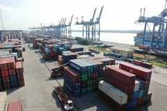 Carga y descarga de contenedores de exportación en el puerto de Cat Lai, Ciudad Ho Chi Minh, un punto importante en la cadena logística. (Foto: sggp.org.vn)