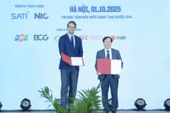 Durante el acto de firma del proyecto CASE. (Fuente: baochinhphu.vn)