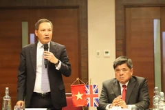 El embajador de Vietnam en Reino Unido, Do Minh Hung, habla en el evento. (Fuente: VNA)