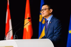 El embajador de Vietnam en Austria, Vu Le Thai Hoang, interviene en la reunión. (Fuente: VNA)