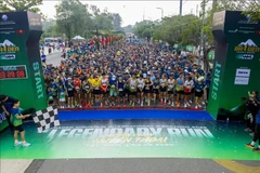 El Maratón Internacional de Montaña Ba Den 2025 atrajo a más de 6.000 corredores de Vietnam y del extranjero. (Fuente: Internet)