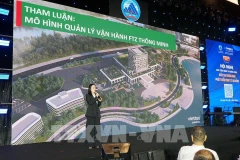 Le Thi Hue, subdirectora de la empresa Viettel Da Nang, habla en el evento. (Fuente: VNA)