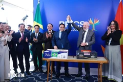 El primer ministro vietnamita, Pham Minh Chinh, y el presidente brasileño, Lula da Silva, en la ceremonia de firma del acuerdo bilateral de comercio y exportación. (Fuente: VNA)