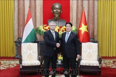 El presidente vietnamita, Luong Cuong, y el titular de la Asamblea Nacional de Hungría, Kover Laszlo. (Fuente: VNA)