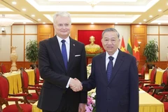 El secretario general del Partido Comunista de Vietnam, To Lam, y el presidente lituano, Gitanas Nausėda. (Fuente: VNA)